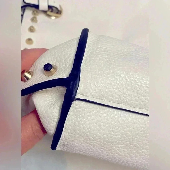 White bag with 💀 . No  name no brand - Picture 7 of 9